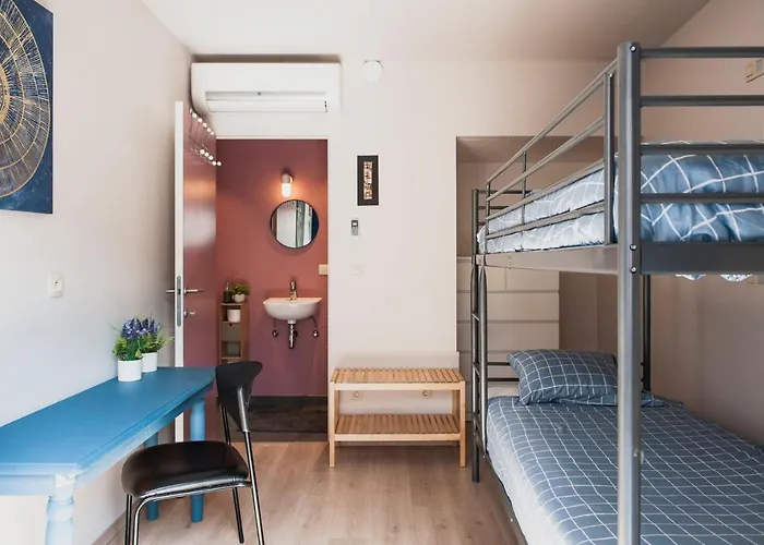 Het Oplaadpunt: Bed, Bike, Hike, 8-12 P.