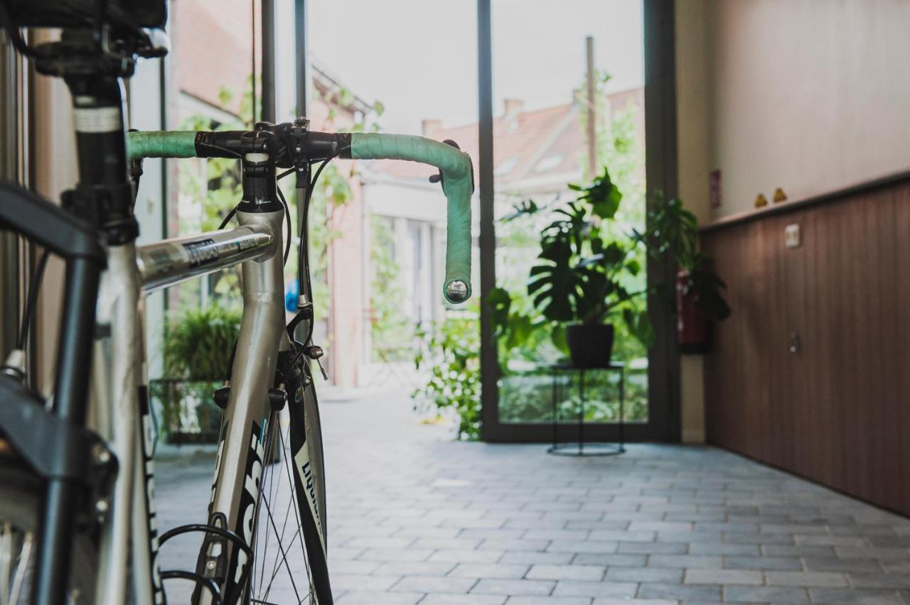 Het Oplaadpunt: Bed, Bike, Hike, 8-12 P.
